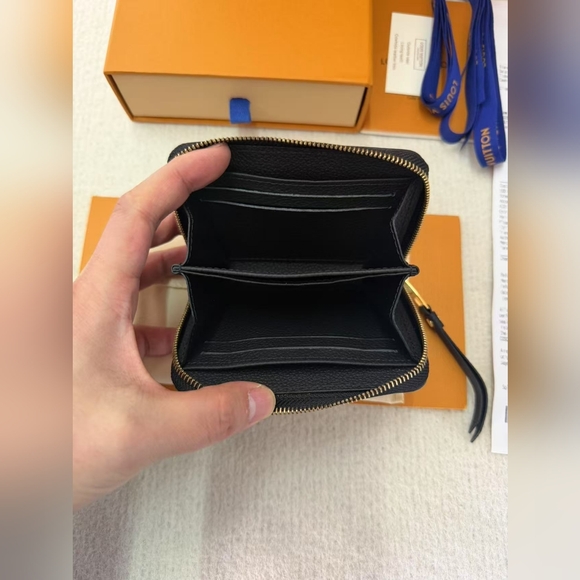 Louis Vuitton Zippy Coin Purse - Picture 9 of 16